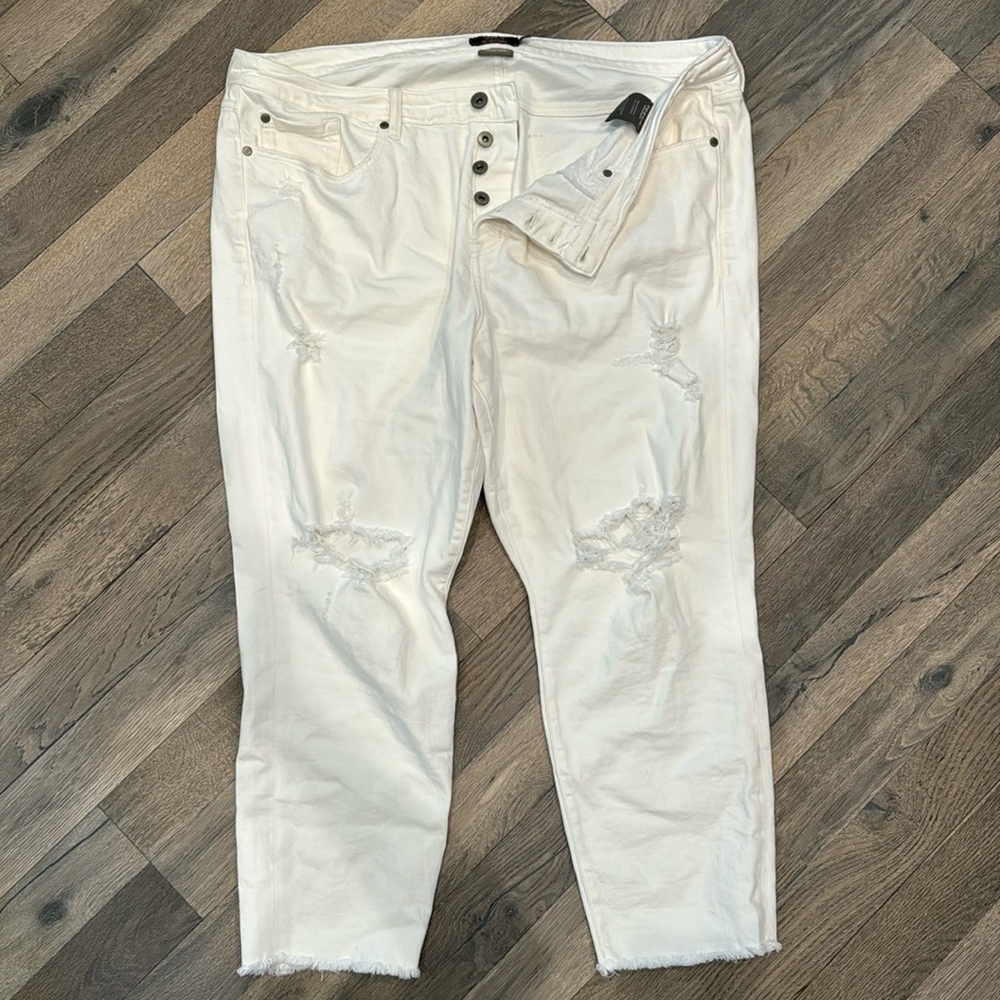Like New TORRID Straight Vintage Stretch High-Rise White Jean. Size 20R.